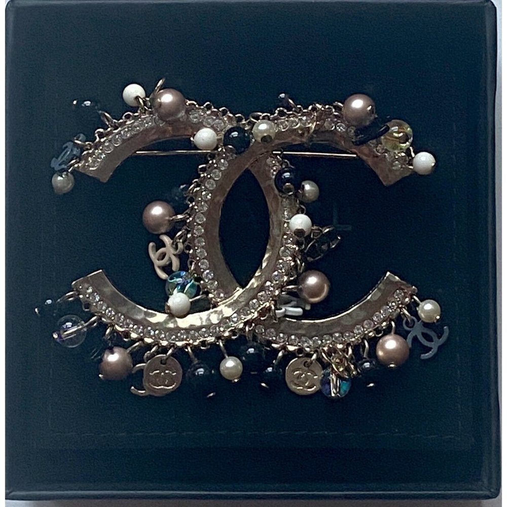 New CHANEL 19S CC Logo Light Gold XL Brooc…